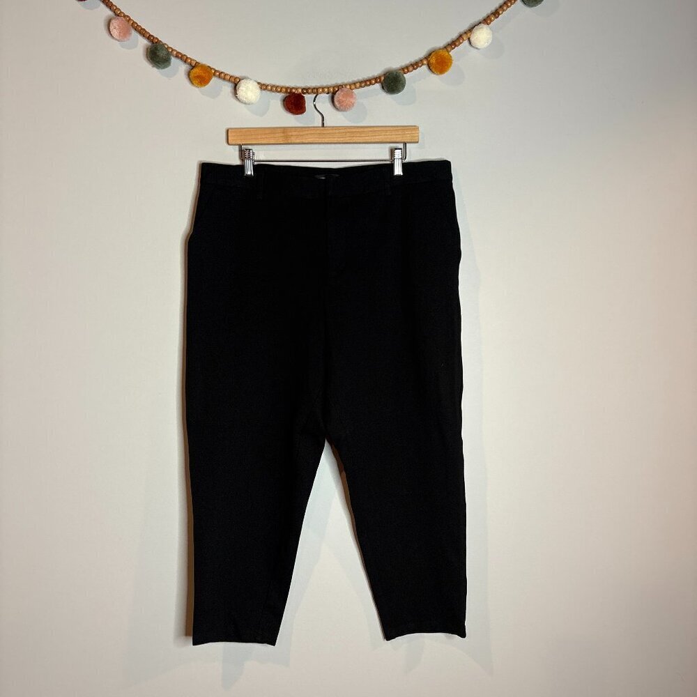 Universal Standard black cropped capri dress pants